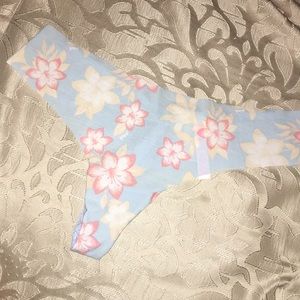 VS Pink L Seamless Lace back panty floral blue